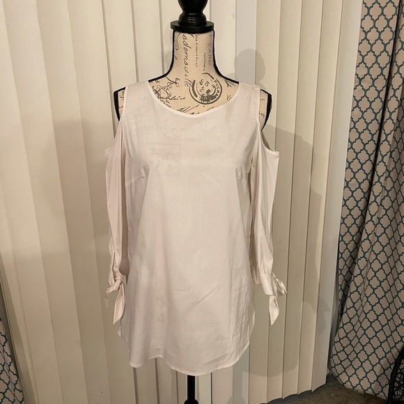 Sz Small White Shirt with shoulder cutouts - Picture 2 of 8